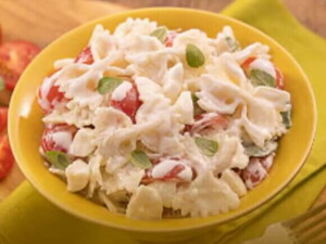 Saladinha de macarrão no copinho