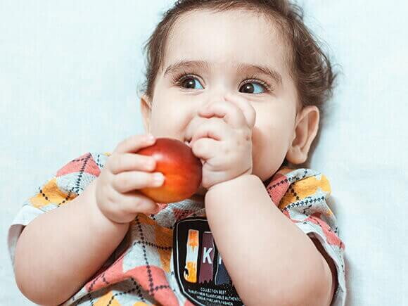 O que eu posso fazer quando meu pequeno só quer comer um tipo de fruta?
