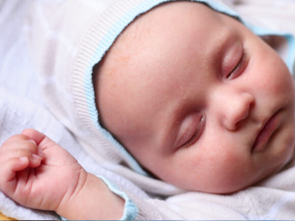 Confira a tabela de horas de sono por idade do bebê