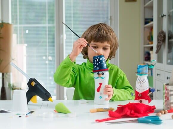 4 brinquedos infantis sustentáveis feitos com reaproveitamento de objetos