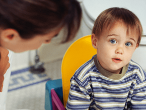 Criança usando o penico , por Nestlé Baby & Me Criança usando o penico , por Nestlé Baby & Me