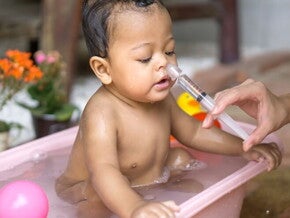 Lavagem Nasal em Bebês - Como Fazer e Quais os Benefícios | Dra. Zuleid Lavagem Nasal em Bebês - Como Fazer e Quais os Benefícios | Dra. Zuleid
