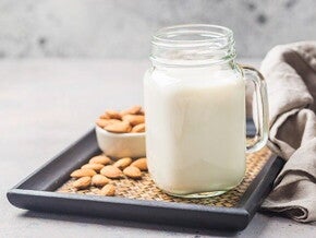 Leites vegetais ou leites orgânicos? Qual é o melhor para o meu bebê? Leites vegetais ou leites orgânicos? Qual é o melhor para o meu bebê?