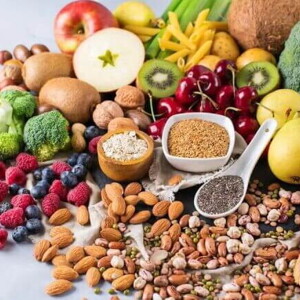 Vários tipos de frutas, legumes, sementes e oleaginosas são alguns dos alimentos que soltam o intestino
