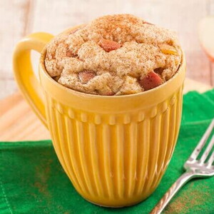 Bolinho de Caneca de Maçã e Canela Bolinho de Caneca de Maçã e Canela