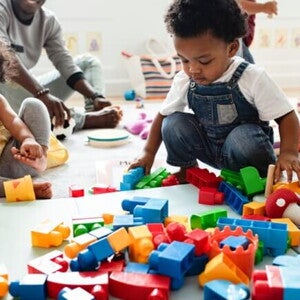 5 Brincadeiras para ajudar no Desenvolvimento Infantil 
