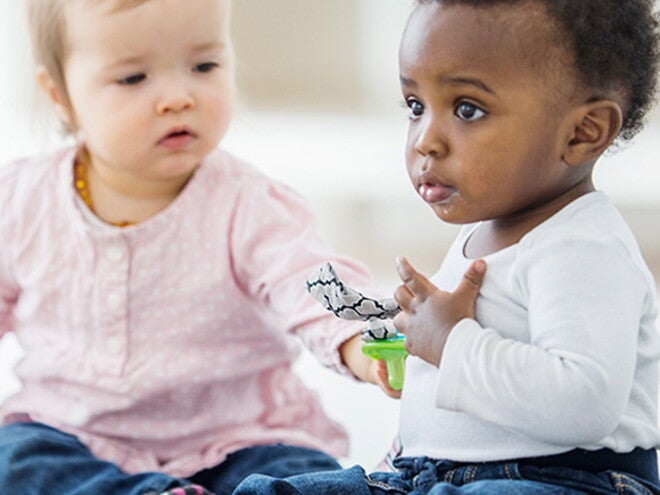 Opções de cuidado com criança: Babá, creche ou outros? Opções de cuidado com criança: Babá, creche ou outros?