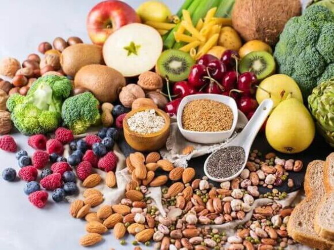 Vários tipos de frutas, legumes, sementes e oleaginosas são alguns dos alimentos que soltam o intestino Vários tipos de frutas, legumes, sementes e oleaginosas são alguns dos alimentos que soltam o intestino