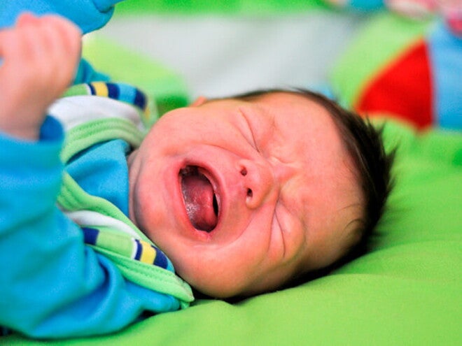 bebe_chorando_de_colica bebe_chorando_de_colica