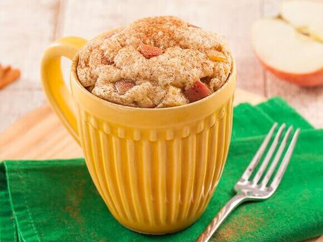 Bolinho de Caneca de Maçã e Canela Bolinho de Caneca de Maçã e Canela