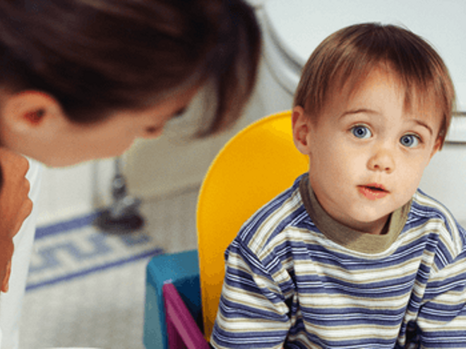 Criança usando o penico , por Nestlé Baby & Me Criança usando o penico , por Nestlé Baby & Me