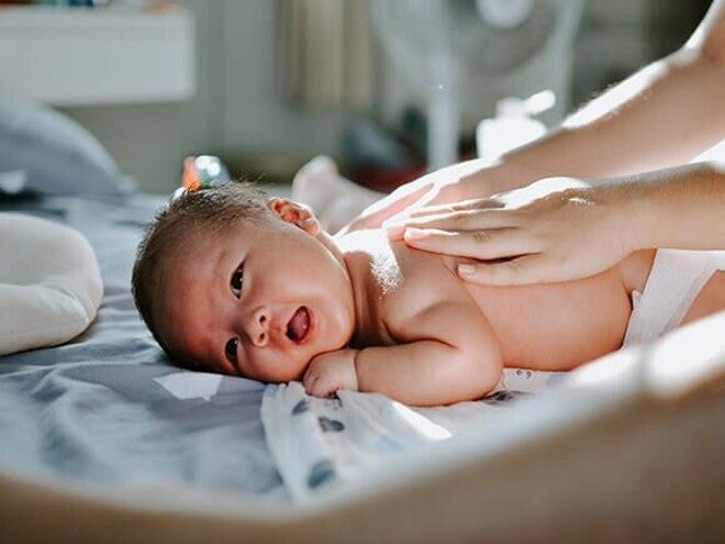 Faça uma massagem em seu bebê Faça uma massagem em seu bebê