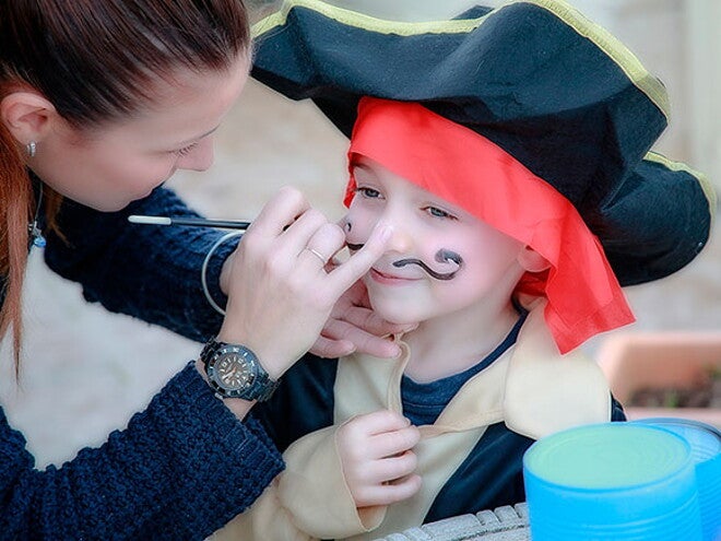 Maquiagem infantil: pode usar? Maquiagem infantil: pode usar?