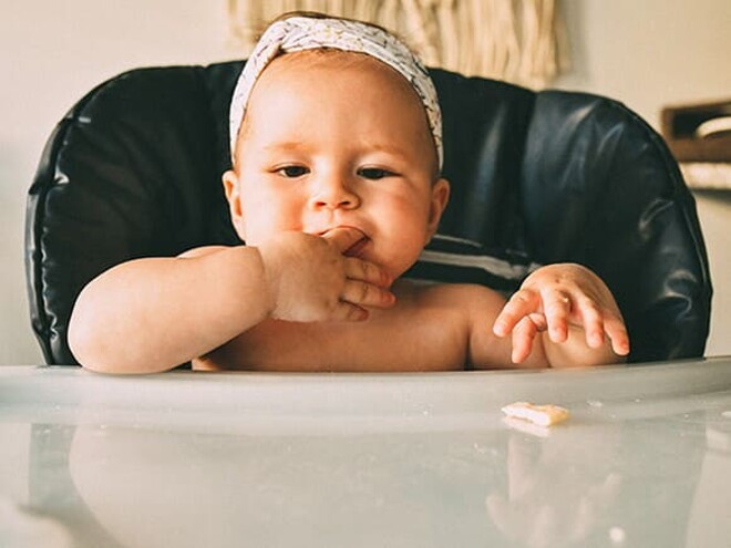 Meu bebê já quer comer sozinho! Deixo? Meu bebê já quer comer sozinho! Deixo?