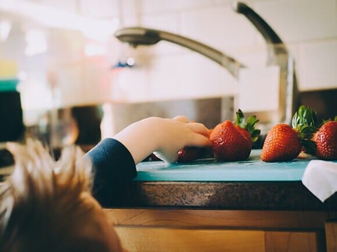 O meu bebê pode comer entre as refeições? O meu bebê pode comer entre as refeições?