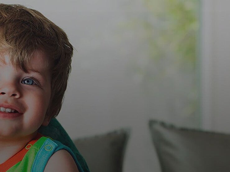1 a 3 anos Mãe e seu filho sorridentes