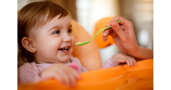 Bebê comendo